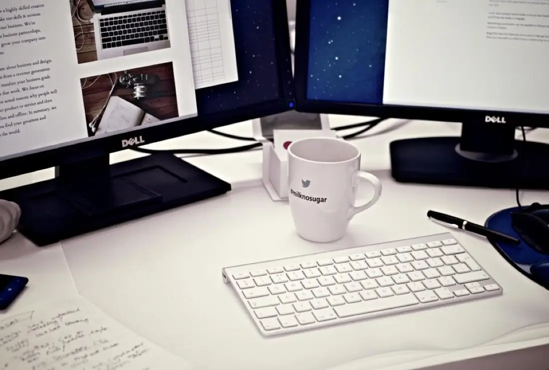 Dual-monitor design workstation